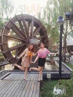 Hobs Nawamin Festival Walk