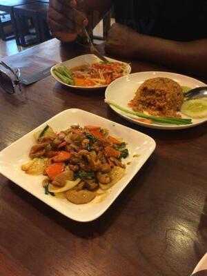 แซ่บบาร์