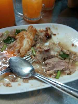 ราดหน้าชิ้งกี่ (ราดหน้าสี่สี)