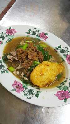 ราดหน้าชิ้งกี่ (ราดหน้าสี่สี)