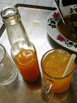 ราดหน้าชิ้งกี่ (ราดหน้าสี่สี)