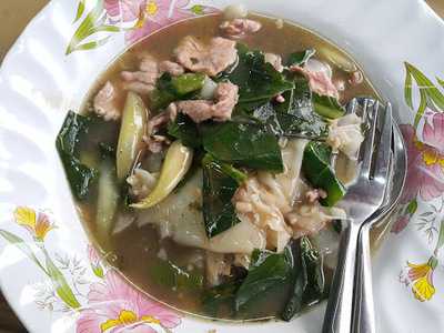 ราดหน้าชิ้งกี่ (ราดหน้าสี่สี)