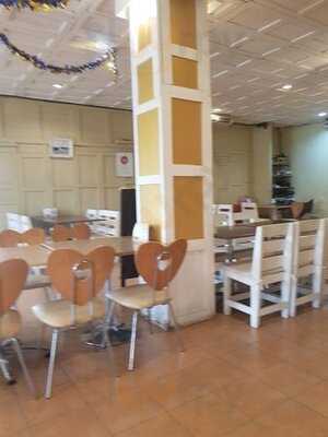 เลิฟวิ่ง ฮัท