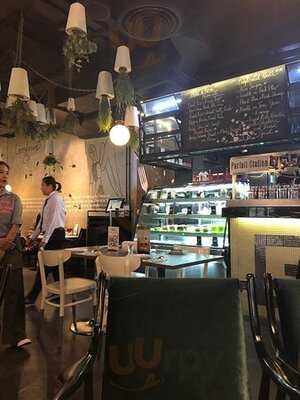 เกรฮาวด์ คาเฟ่ สาขา ลา วิลล่า