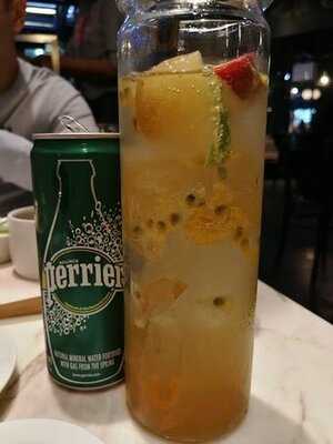 เกรฮาวด์ คาเฟ่ สาขา ลา วิลล่า