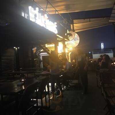 แจ่มจันทร์บาร์แอนด์บิสโทร