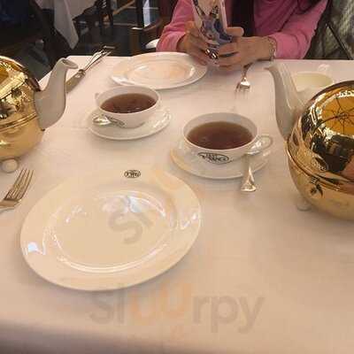 ทีดับบลิวจี ที สาขา เอ็มควอเทียร์