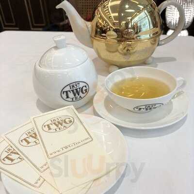 ทีดับบลิวจี ที สาขา เอ็มควอเทียร์