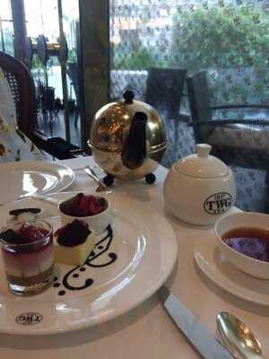 ทีดับบลิวจี ที สาขา เอ็มควอเทียร์