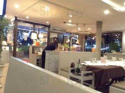 Anna & Charlie's Cafe