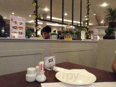 Anna & Charlie's Cafe