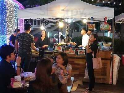 พี่เล็กผัดไทยเตาถ่าน