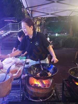 พี่เล็กผัดไทยเตาถ่าน