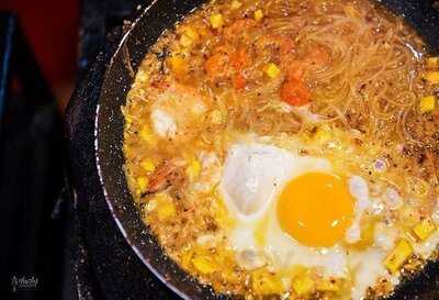 พี่เล็กผัดไทยเตาถ่าน