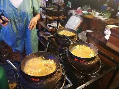 พี่เล็กผัดไทยเตาถ่าน