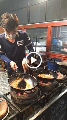 พี่เล็กผัดไทยเตาถ่าน