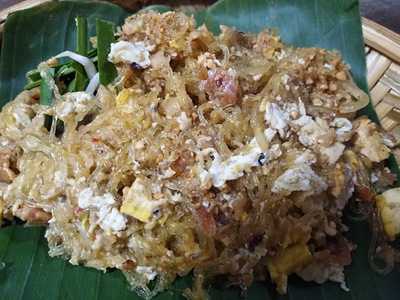 พี่เล็กผัดไทยเตาถ่าน