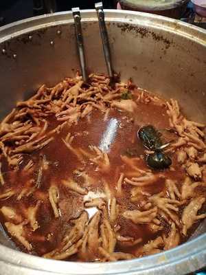 ก๋วยเตี๋ยวไก่น้ำแดง