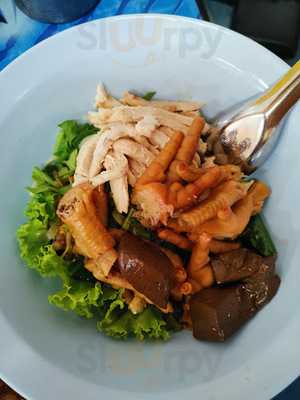 ก๋วยเตี๋ยวไก่น้ำแดง