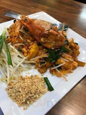 Thai Style Noodle And Beverage