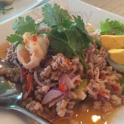 ก๋วยเตี๋ยวไก่แม่ศรีเรือน