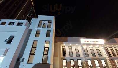 สินธรสเต็กเฮ้าส์