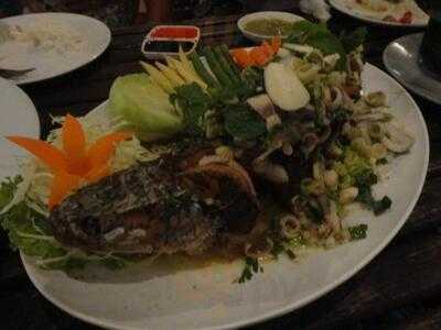 ร้านอาหาร ลานผ้า