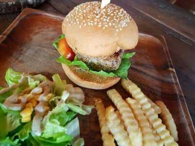 ฮาย ไทม์ คาเฟ่