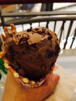 โคลด์สโตนครีมเมอรี่ ร้านไอศกรีม