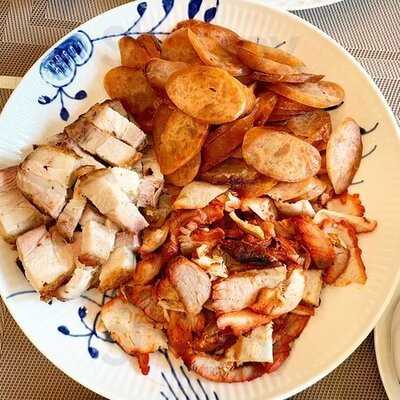 ข้าวหมูแดงสีมรกต