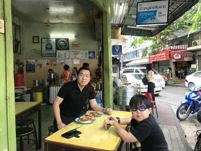 ข้าวหมูแดงสีมรกต