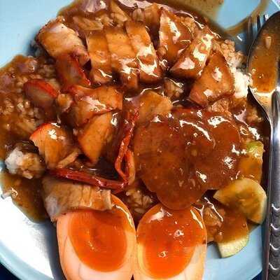 ข้าวหมูแดงสีมรกต