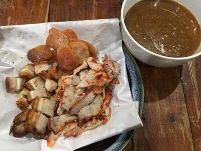 ข้าวหมูแดงสีมรกต