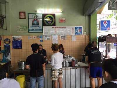 ข้าวหมูแดงสีมรกต