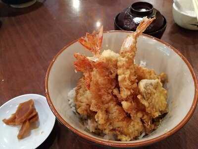 ร้านอาหารญี่ปุ่น ฮาคาต้า