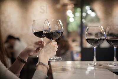 เดอะ คล็อคเอ้าท์ คาเฟ่ แอนด์ แคชวลคูซีน