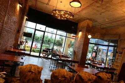 อิตสาน คาเฟ่ แอนด์ บิสโทร