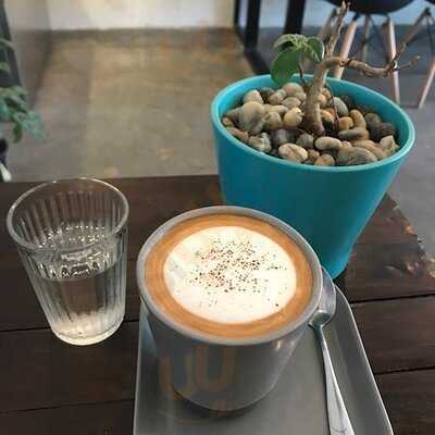 อิตสาน คาเฟ่ แอนด์ บิสโทร