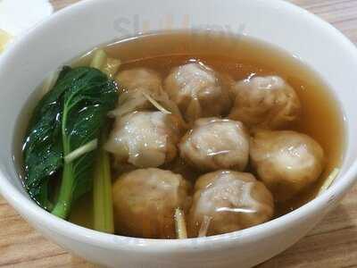 กุ๊กฝ้าหยู่น - จี ทาวเวอร์