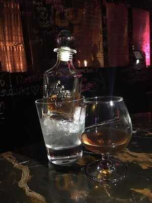 อีวิล แมน บลูส์