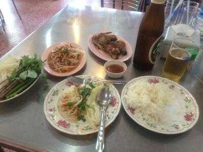 ร้านอาหาร ลิขิตไก่ย่าง
