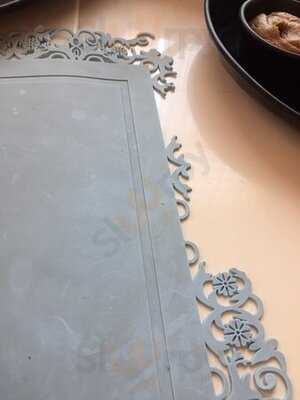 ขนม ร้านเบเกอรี่ (ต๊อบ ปฏิญญา ควรตระกูล)