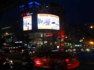 Starbucks Nana Square