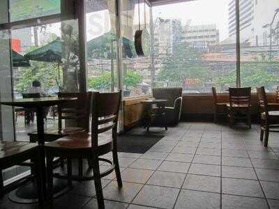 Starbucks Nana Square