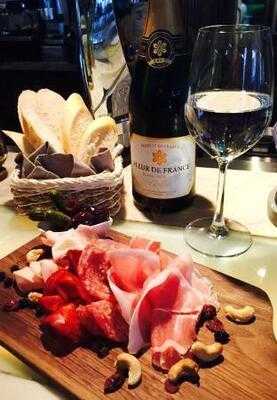 Stonehouse Bistro & Bar