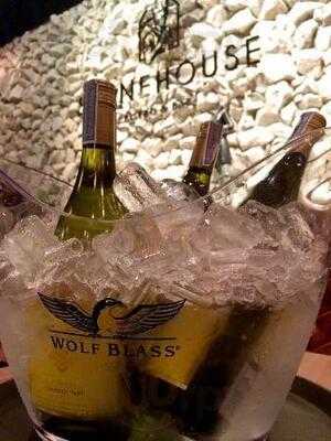 Stonehouse Bistro & Bar