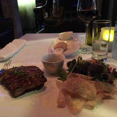 Wolf Grill & Wine Bar