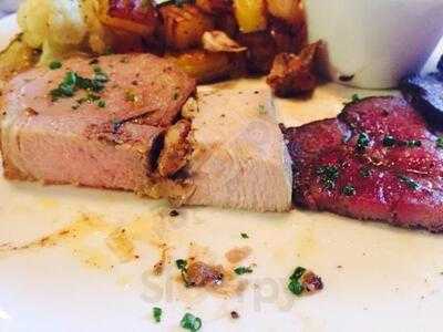 Wolf Grill & Wine Bar