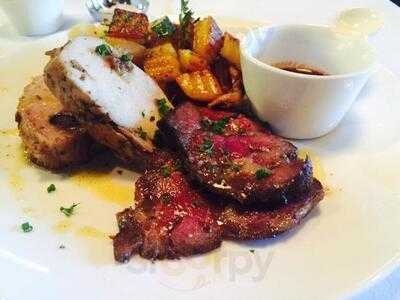 Wolf Grill & Wine Bar