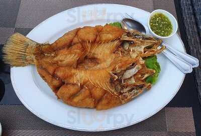 Laem Charoen Seafood Emquartier